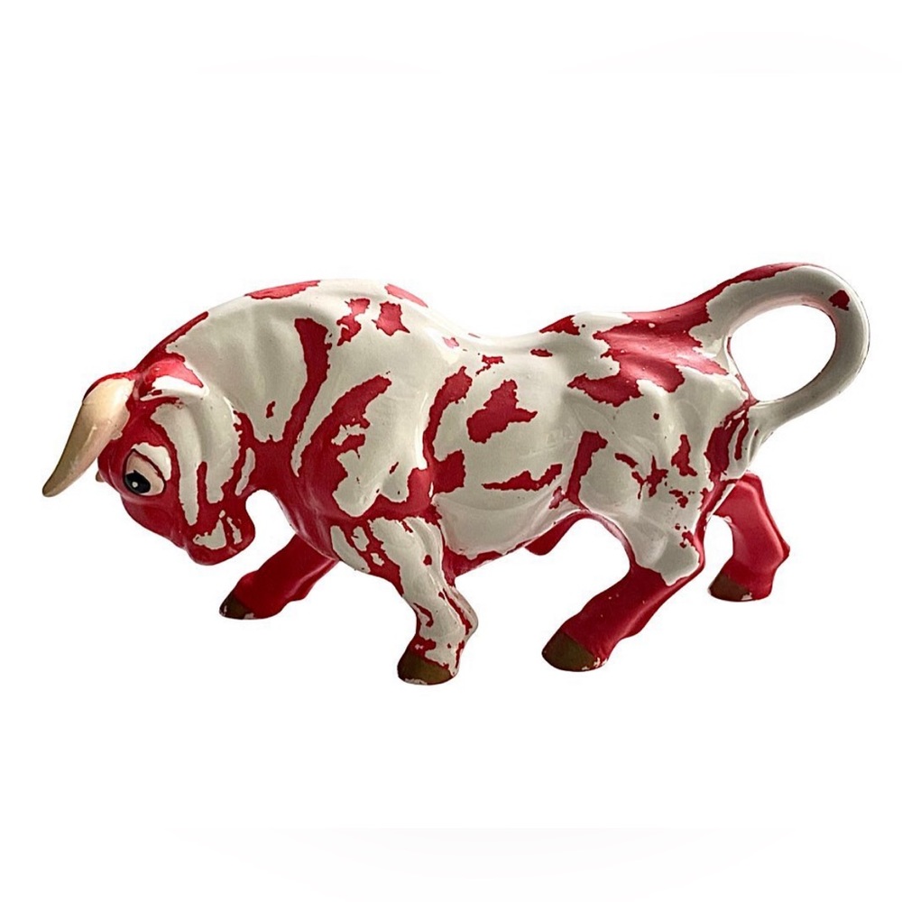 Chippy Vintage red and white ceramic bull